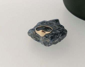 Solid 9ct Yellow Gold Plain Round Signet Ring, Ladies Simple Minimalist Small Dainty Pinky Finger, Womens Everyday Wear Minimal Gold Ring