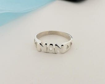 Orecchini A Perno Oro Giallo 9kt Con Nodo Celtico E Zirconia - Diametro 9 Mm, Gioielli Irlandesi Per Bambina O Ragazza