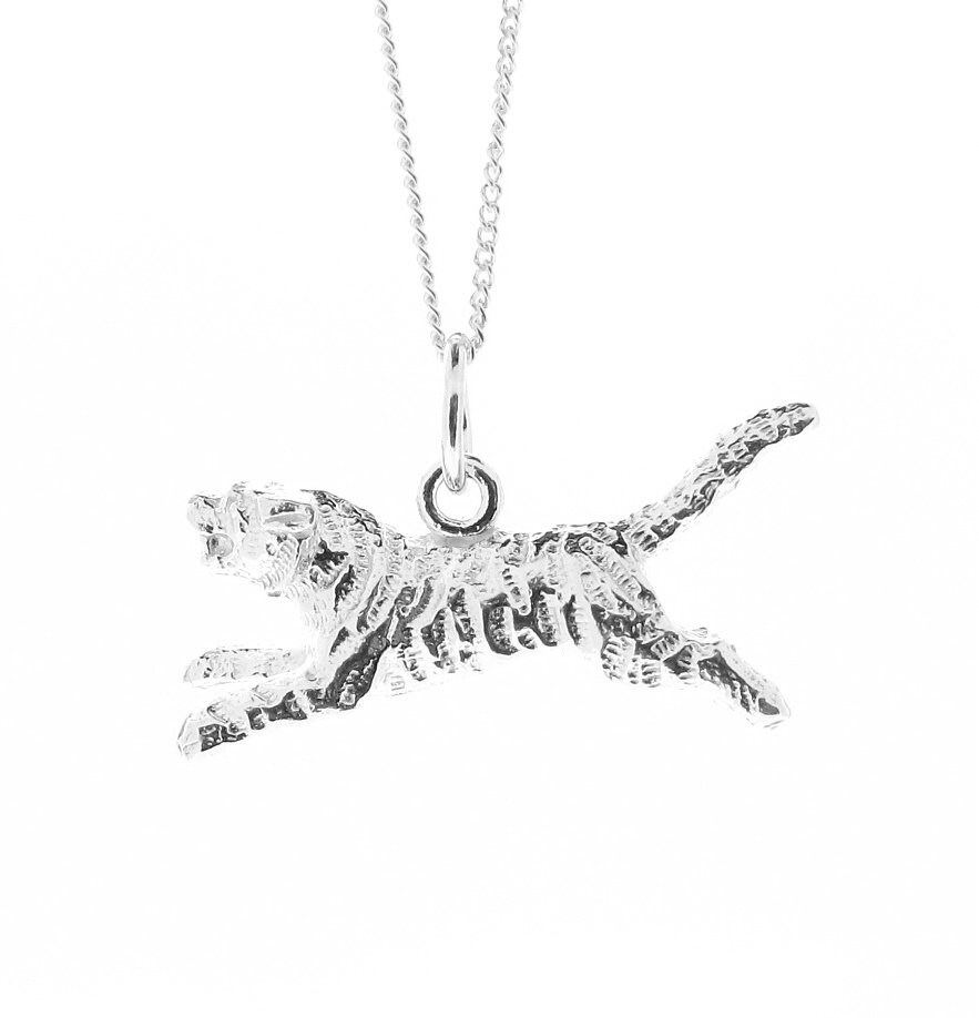 925 Sterling Silver Tiger Pendant Necklace Design 2 45cm / 18 inch 925 Sterling Silver Tiger Pendant Necklace Design 2 45cm / 18 inch