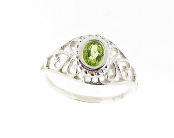 Vintage Peridot Ring Sterling Silver, Green Natural Gemstone, Ladies August Birthstone, UK Sizes J to P USA Sizes 4.5 7.5