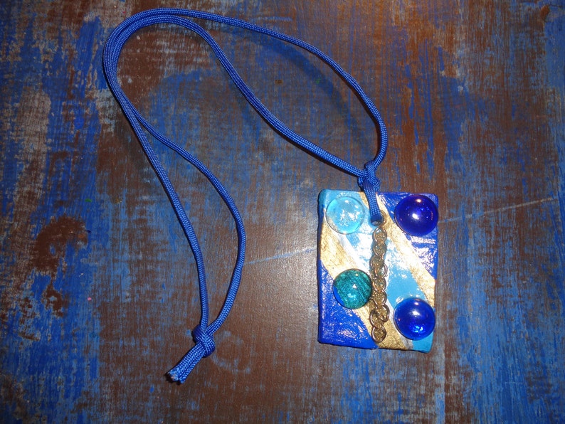 For CHRISTMAS or HALLOWEENOriginal giftSpectacular Artist pendant with ribbon6x4cmHand madeUNIQUE piece!