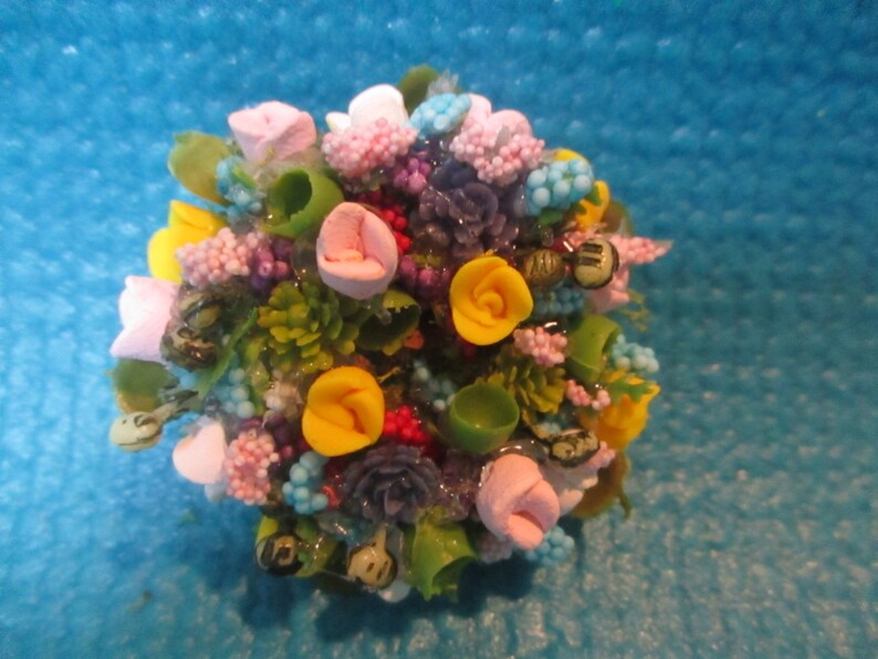 Dollhouse Miniature Home//Garden//Yard 3 Tier Handmade Clay Red Roses Flowers 1:12