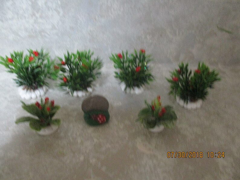 Miniature doll//dollhouse 4 1//2/" x 2 1//2/" Purple Floral Bush//Butterfly//bee