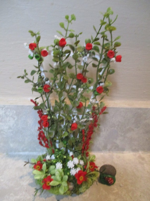 Dollhouse Miniature Home//Garden//Yard 3 Tier Handmade Clay Red Roses Flowers 1:12