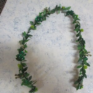 Luck of the Iris 18&quot; miniature doll/dollhouse/Diorama garland/Small and larger jewel clover/green carnations