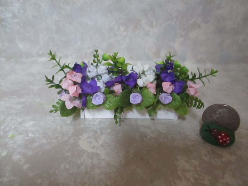3/"w miniature doll//dollhouse white wood//assorted floral//draping greenery
