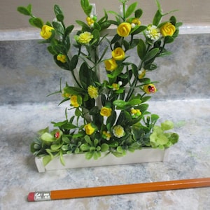 Miniature doll/dollhouse polymer Yellow rose and berry trellis in a 5"w planter box