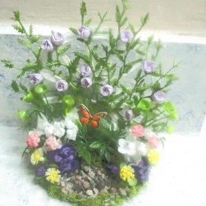 Miniature 1:12 wagon wheel lavender polymer roses/carnations/silk floral/butterfly/pebble rock front 4&quot;h