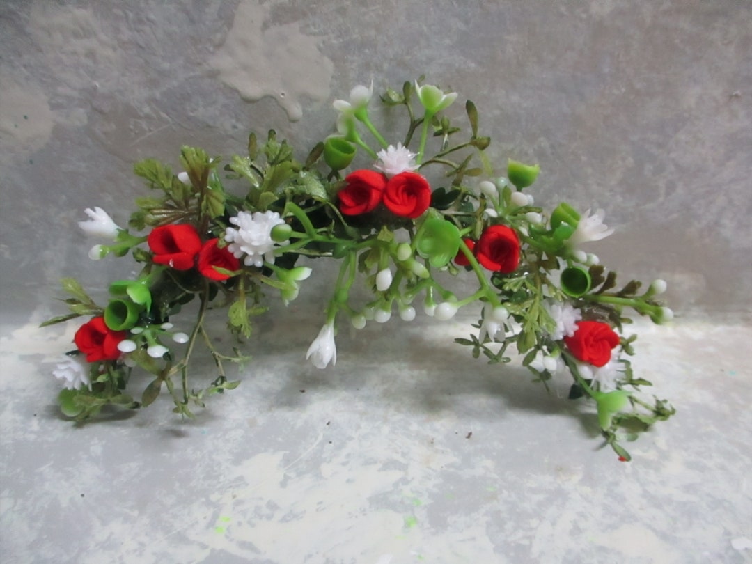 Miniature Dollhouse Swag/ Red Polymer Roses, White Carnations (4 1/2 ...