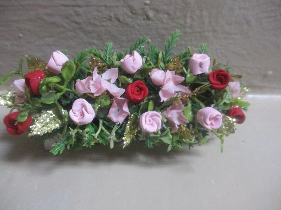 Dollhouse Christmas Window Box/ Miniature Polymer Roses & Gold Leaves ...