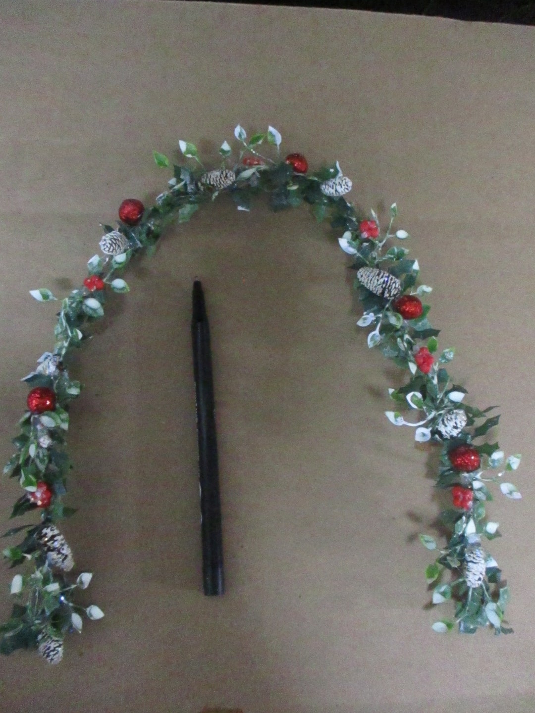 Miniature Christmas Doll/dollhouse Christmas Garland/pine Cones/berries