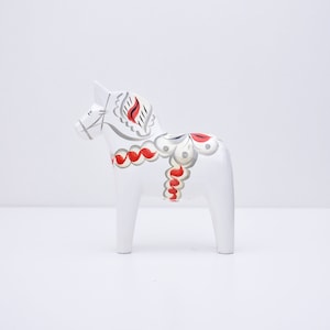 Genuine Dala horse "Lively", Hand carved and painted in Sweden Delivery from Sweden