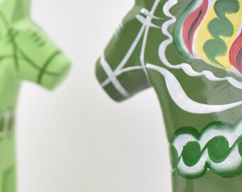 手作りのダーラ馬の置物：スウェーデンの民芸品 - Etsy 日本