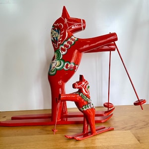 Rare Skiing Red Dala Horse, Limited Edition 36.5cm (14.37&quot;), hand-carved and painted in Sweden, Swedish Dala horse, Dalecarlian horse