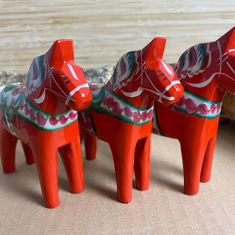 Swedish Dala horse, Original Traditional Red Dala Horse, 10 different sizes, Handmade in Sweden, Dalecarlian horse image 5