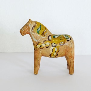 Elegant 100-years old Original Vintage Dala Horse, hand-carved and painted in Sweden in the 1920s, Swedish Dala, Scandinavian horse