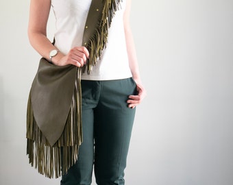 UMHÄNGETASCHE | Olivgrüne BOHO Geldbörse| Handtasche aus Leder mit Fransen | Boho Umhängetasche | Western-Stil | Handgefertigte Hippie-Geldbörse | Boho-Tasche