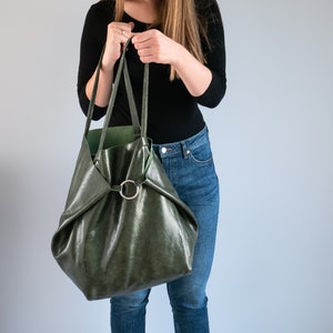 Dunkelgrüne OVERSIZE SHOPPER Tasche - Große Henkeltasche - Big Tote Bag - Einkaufstasche - Grüne Leder Schultertasche - Große Geldbörse für den Alltag