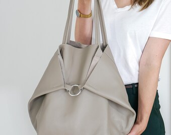 Bolsa Tote XXL em COURO Taupe - Bolsa de Ombro Bege Oversized Feita à Mão, Bolsa Espaçosa para Viagem, Bolsa Versátil para o Dia a Dia, Bolsa Grande