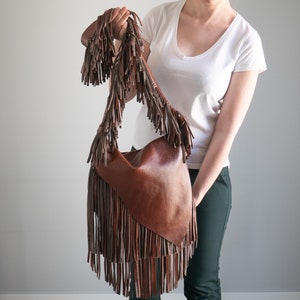 Cognac braune Crossbody Ledertasche, Boho Tasche, einzigartige Leder Geldbörse, Western Fransen Tasche Ledertasche, Geldbörse mit langen Fransen, Crossbody Tasche