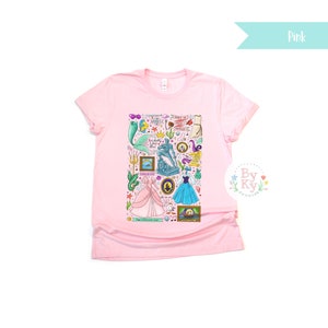 Pu&ograve; includere: Maglietta rosa con una stampa grafica colorata di vari personaggi e simboli di principesse Disney. La grafica include Ariel, Cenerentola e altri personaggi. Il testo sulla grafica include "Part of Your World" e "Happily Ever After".