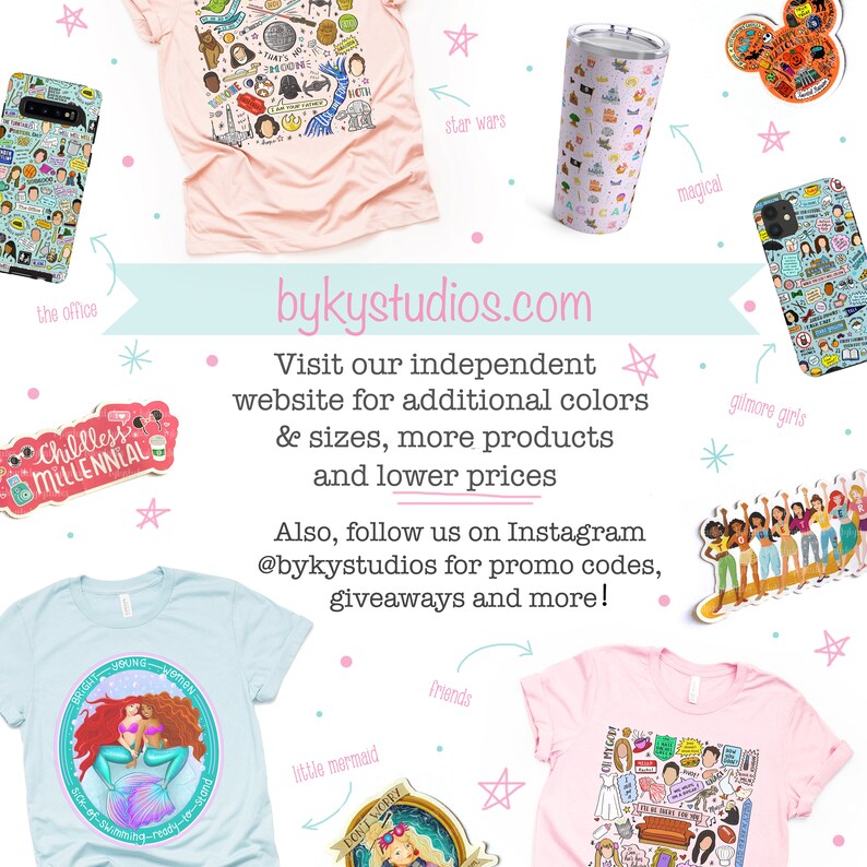 Pu&ograve; includere: Una collezione di t-shirt, custodie per telefono e bicchieri colorati con personaggi popolari di serie televisive e film. I design includono personaggi di The Office, Gilmore Girls, Friends e Star Wars. Il testo sull'immagine dice "bykystudios.com" e "Visita il nostro sito web indipendente per colori e dimensioni aggiuntive, pi&ugrave; prodotti e prezzi pi&ugrave; bassi. Seguici anche su Instagram @bykystudios per codici promozionali, omaggi e altro ancora!"