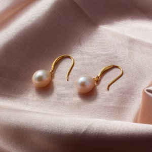 FRESH WATER EARRINGS, Fresh Water Pearl, Beautifully Designed 14k Gold Earrings With Freshwater Pearls: Add Elegance To Your Look