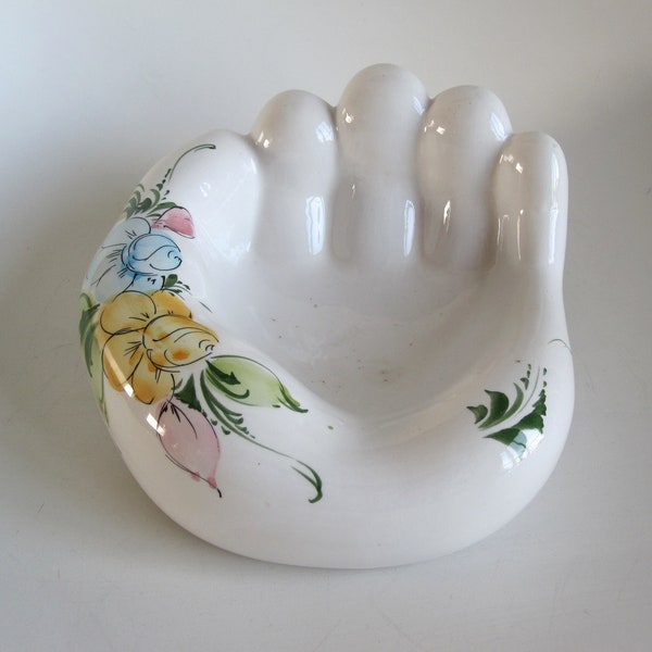 Large Hand pin tray in ceramic with floral decor 1960s France, Grande main vide poche des années 60 era Moustiers, Vallauris