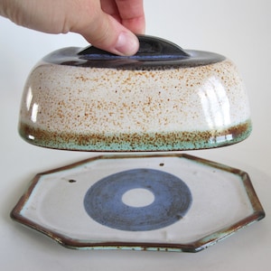 LA ROUE Vallauris vintage ceramic butter dish decor Georges PELLETIER 1960s France, Beurrier ancien en céramique era Albert Thiry