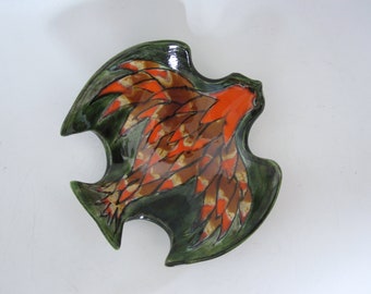 Zoomorphic ceramic pin tray signed 1960s France, Fifties bird, Vide poche zoomorphe forme d'oiseau en céramique de Quimper, Décor années 50