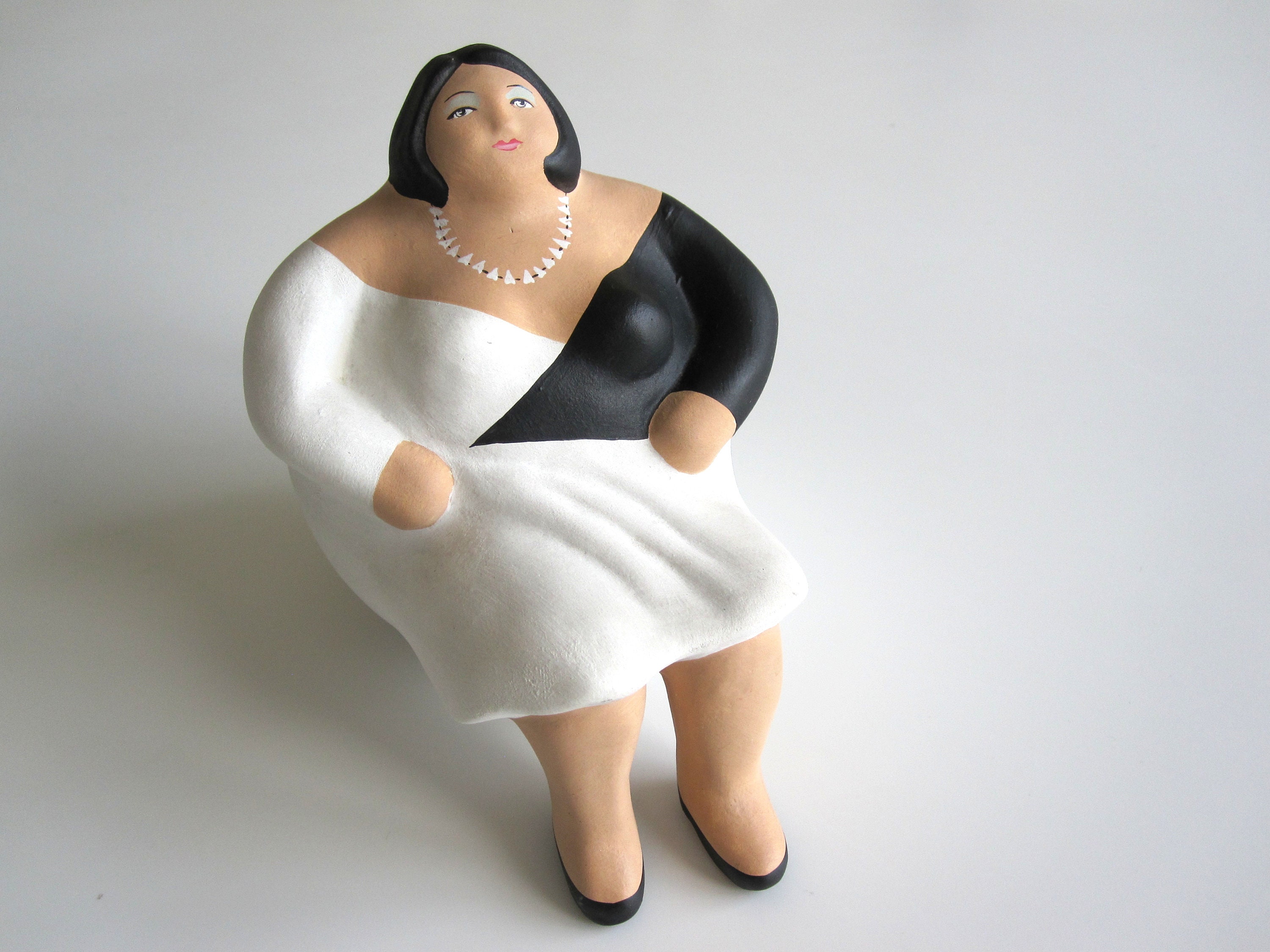 L'aquilone Sculpture de Femme Ronde Signée et Datée 1985 Italie, Style Memphis