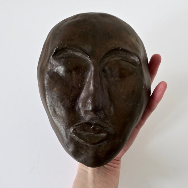 Studio Pottery Head sculpture looking like a mask 1970s France, Sculpture d'atelier représentant une Tête d'homme rappelant un masque