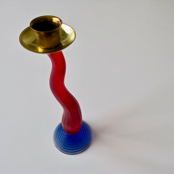 Candlestick in red and blue translucent resin 1990s, Bougeoir en résine dlg du Bénazir de Migeon & Migeon, Galerie En attendant les barbares