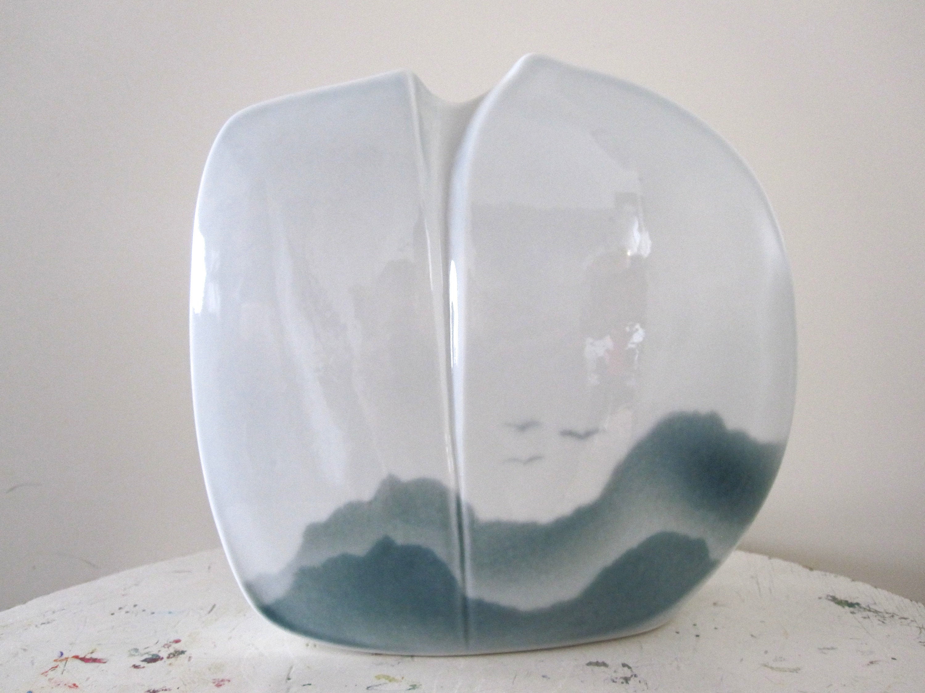 Virebent Porcelaine Par Charles de Bertry Vase Décor Poétique Oiseaux 1970S 1980S