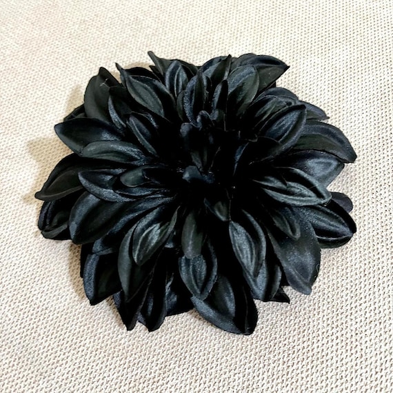 ヘアアクセサリー Dahlia shrinking embroidery head black Black Dahlia Silk Flower Hair Clip - Etsy