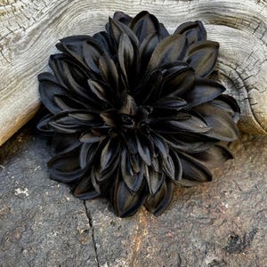 ヘアアクセサリー Dahlia shrinking embroidery head black Black Dahlia Silk Flower Hair Clip - Etsy