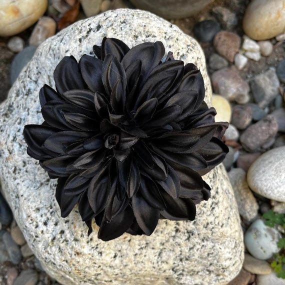 ヘアアクセサリー Dahlia shrinking embroidery head black il_fullxfull.2436225499_8mss.jpg