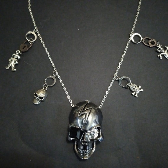 Skull necklace charms deals