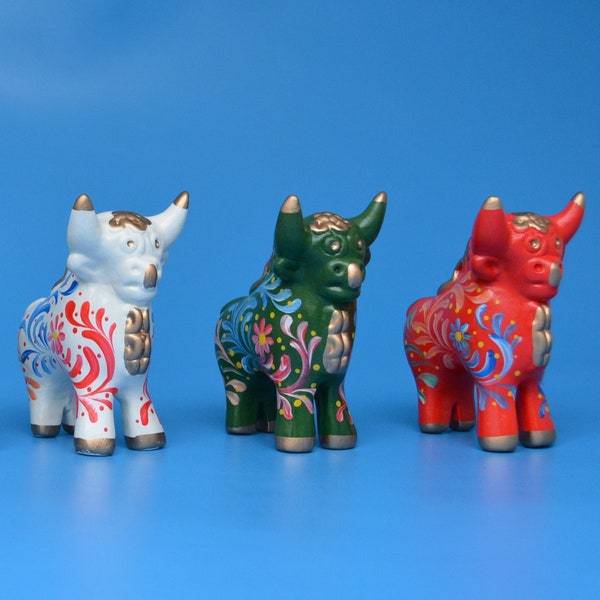 Set van 3 Pucara Bull-beeldjes, 3,3" hoog, veelkleurige opties, handgemaakte Pucara Bull-sculptuur, volkskunstkeramiek, aardewerk uit Peru