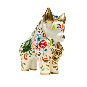Toro Pucará Pintado a Mano en Cerámica - 20 cm de Alto, Blanco, Figura de Cerámica, Escultura, Estilizada, Hecha a Mano, Hecho en Perú, Tradición Peruana
