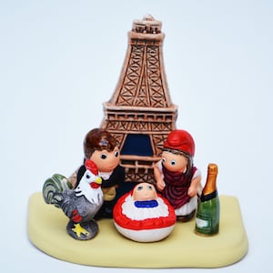Lot de 2 crèches de Noël Paris - Fait main en argile - 1 bloc - 3,4 x 2,4 x 3,4 pouces de haut, France, tour Eiffel, coq, champagne
