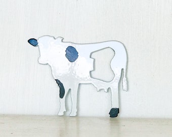 BEAUTIFUL CAST IRON COUNTRY COW BOTTLE OPENER AND WALL HANGING BEAUTIFUL CAST IRON COUNTRY COW BOTTLE OPENER AND WALL HANGING