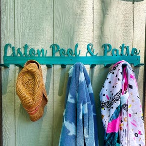 Porte-serviettes personnalisé avec crochets, revêtement en poudre avec vis assorties | Décoration de terrasse de piscine | Décoration de piscine extérieure | Décoration printanière