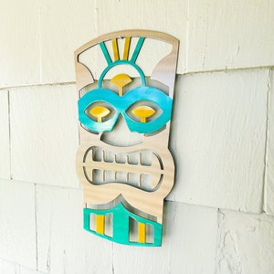 Tiki Man Sunray Mask Metal Wall Art | Hawaiian Decor with Powder Coat | Indoor Outdoor Home Decoration | Tropical Beach Vibe | Tiki Guy