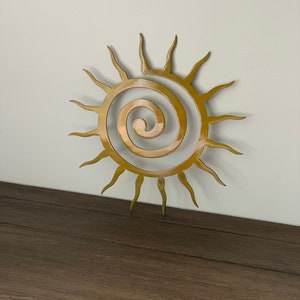 Letrero de arte de pared con sol en espiral con revestimiento en polvo, acero calibre 14, decoración de patio al aire libre, regalo de inauguración de la casa, decoración de terraza y porche
