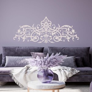 Arabesque decor wall decal presenting symmetrical swirling lines and decorative balance inspired by classical architecture, romantic interiors, and artistic heritage.