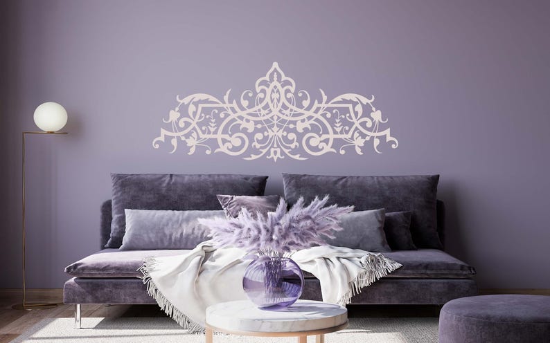 Arabesque decor wall decal presenting symmetrical swirling lines and decorative balance inspired by classical architecture, romantic interiors, and artistic heritage.