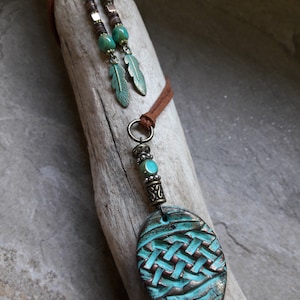 Handgemaakte ovale hanger & schelpoorbellen van koud porselein - etnisch abstract vlechtontwerp - Robin's eiblauw, antiek brons - boho-stijl