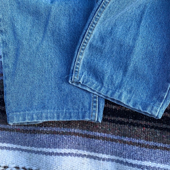 32" Waist Levi Jeans - image 4