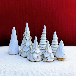 Miniaardewerkkerstbomen: handgemaakt keramisch vakantiedecor, ringhouder